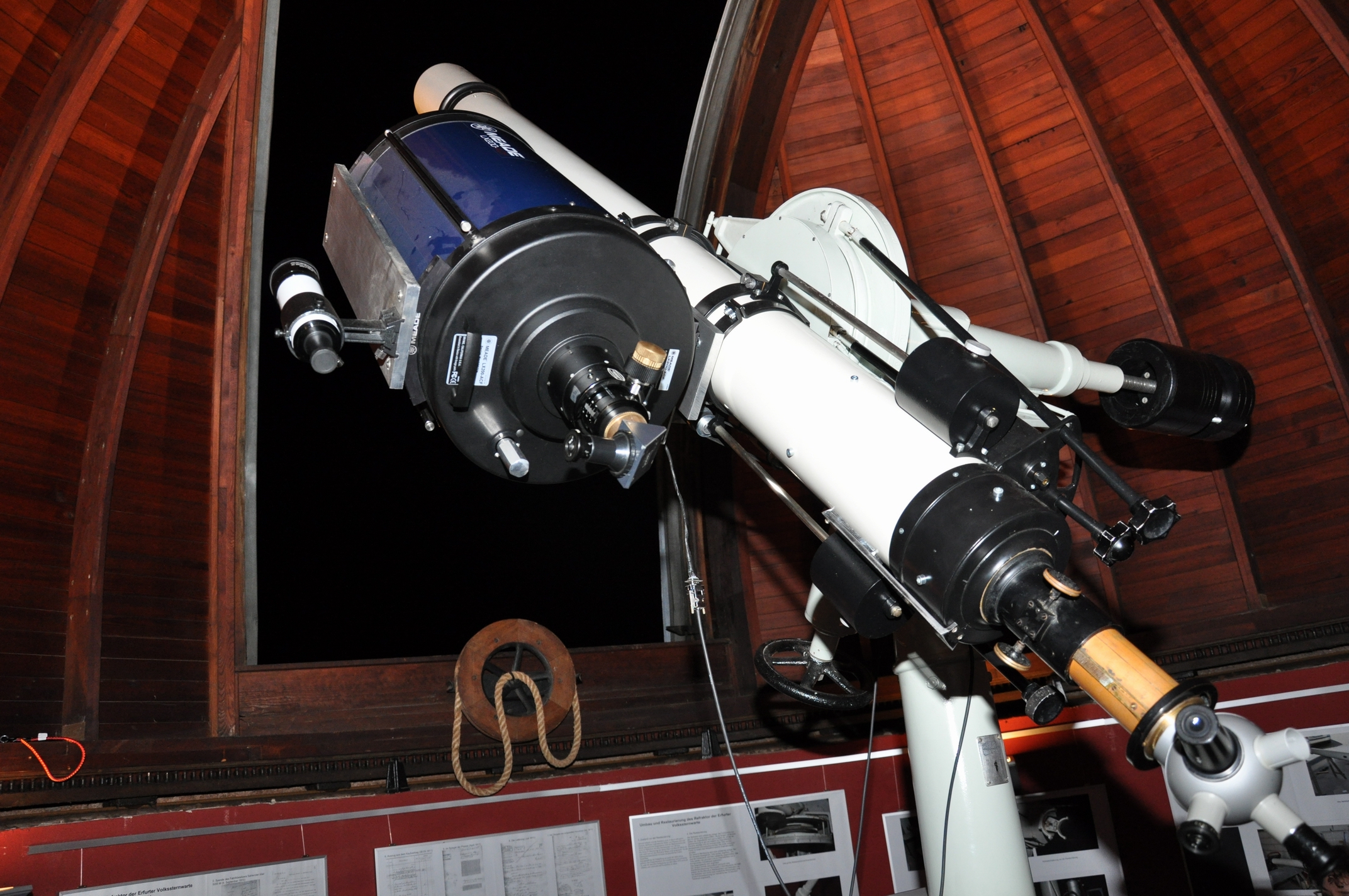 Teleskopaufbau nach der Montage des Spiegelteleskopes
